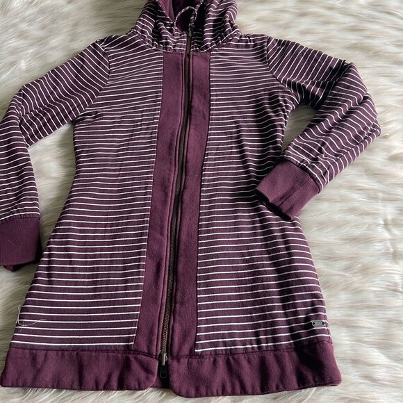 Carve Designs Reversible Longline Full Zip Hooded Sweatshirt in Maroon/White - Picture 9 of 12